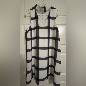 Lulu’s Right to the Point Ivory and Grey Grid Print Shift Dress. Size Large.
